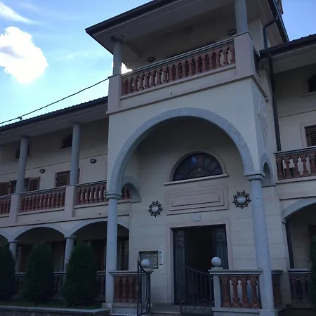 Nona, Flat 7 With Swimming Pool *