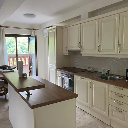 Nona, Flat 7 With Swimming Pool