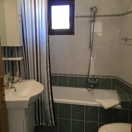 Апартаменты Nona, Flat 7 With Swimming Pool