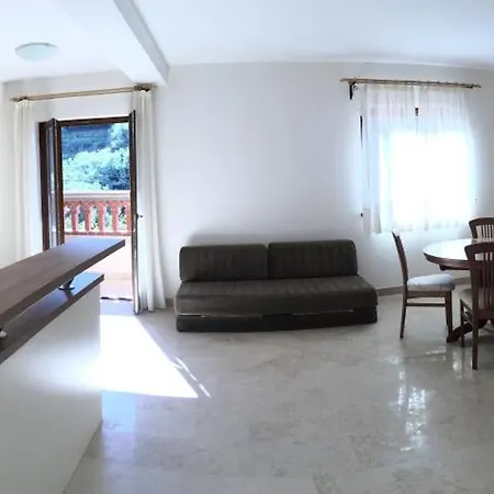 Nona, Flat 7 With Swimming Pool Апартаменты *