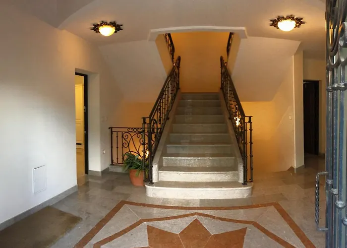 Nona, Flat 7 With Swimming Pool