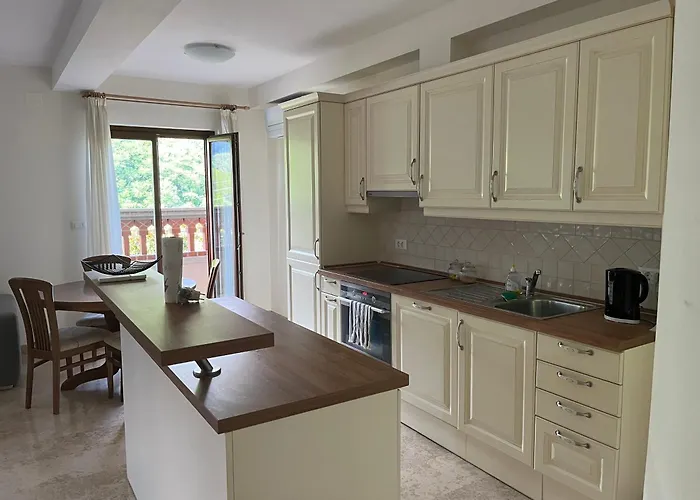 Nona, Flat 7 With Swimming Pool